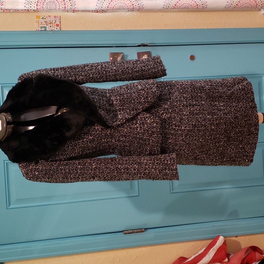 Vintage boucle Hugo Buscati women's size 2 winter suit